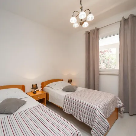Vikendica Diana - Comfort Two Bedroom With Terrace And Sea View Otocic Osjak