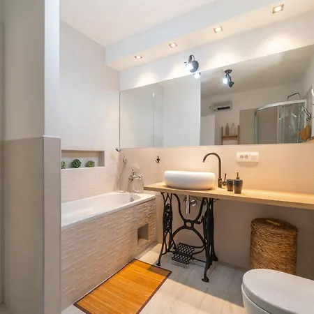 Diana - Comfort Two Bedroom With Terrace And Sea View Tatil Evi Ostrvo Šijak