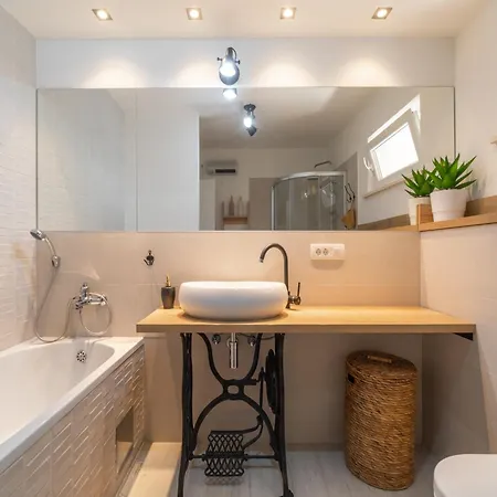 Diana - Comfort Two Bedroom With Terrace And Sea View Vikendica Otocic Osjak