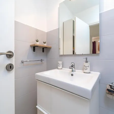 Diana - Comfort Two Bedroom With Terrace And Sea View Tatil Evi Ostrvo Šijak